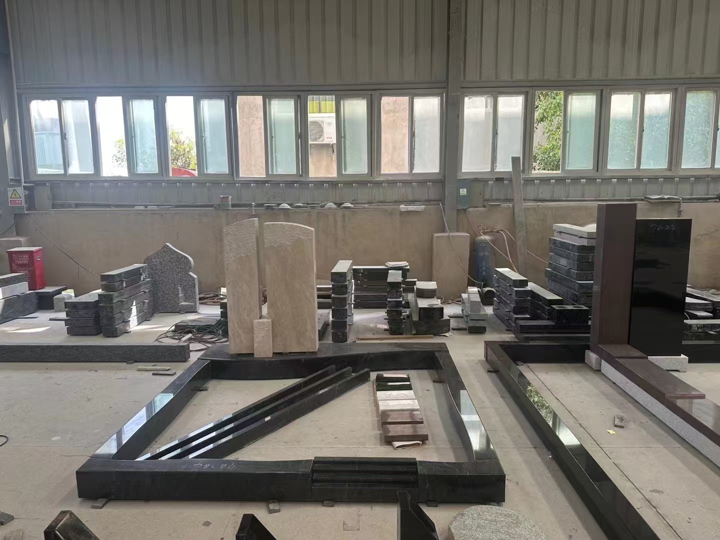  Traditional Two-Tone Memorial In Black And Yellow Granite